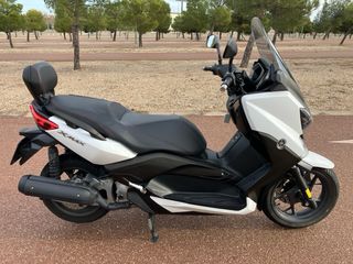 Yamaha Xmax 125 YP125R Maxi Scooter
