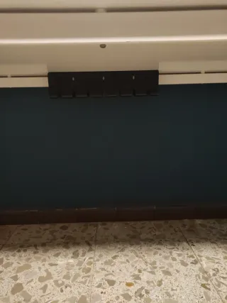 Tavolo bianco multiuso in formica