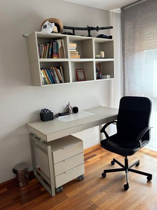 Escritorio, Silla, Cajonera y Estantería