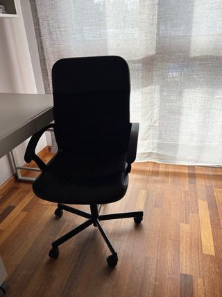 Escritorio, Silla, Cajonera y Estantería