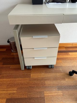 Escritorio, Silla, Cajonera y Estantería