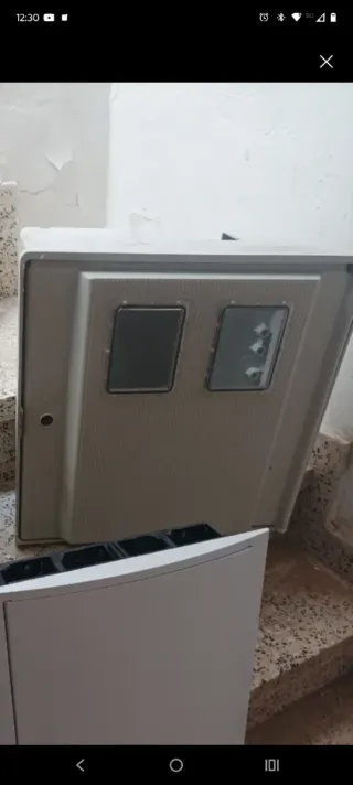 Caja eléctrica para dos contenedores