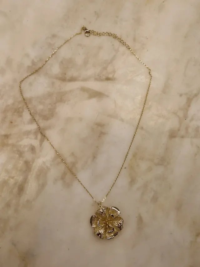 Collana con ciondolo fiore filigrana