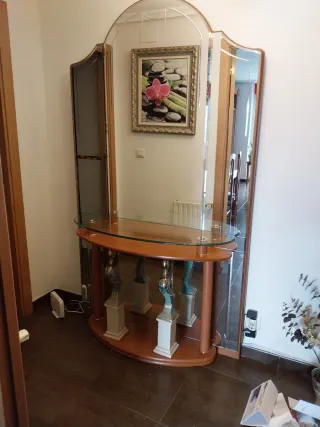 Recibidor de madera y cristal