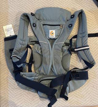 Mochila Ergobaby Omni Breeze Gris