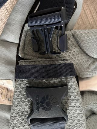 Mochila Ergobaby Omni Breeze Gris