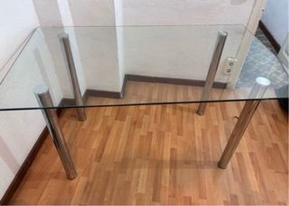 Mesa de cristal y metal
