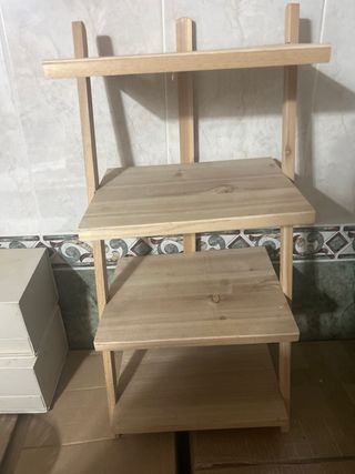 Estantería de madera pequeña
