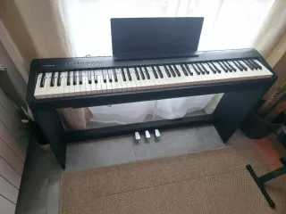 Piano Roland con Soporte y Cascos