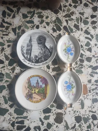 Lote 2 Platos decorativos y 2 Ceniceros Sevilla
