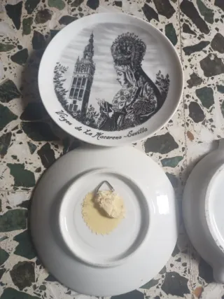 Lote 2 Platos decorativos y 2 Ceniceros Sevilla