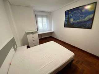 Se alquila piso para SANFERMINES céntrico 4hab