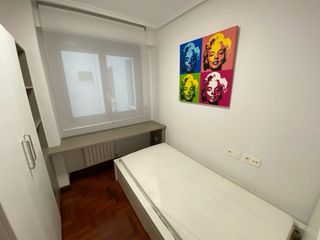 Se alquila piso para SANFERMINES céntrico 4hab