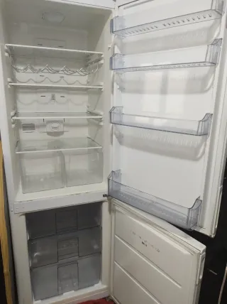 Nevera Benavent con Congelador