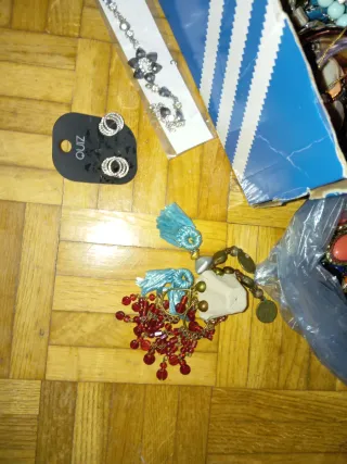 Caja de bisutería variada