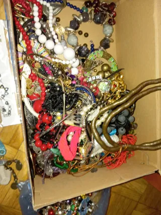 Caja de bisutería variada