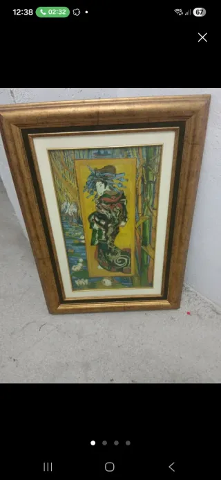 Marco de madera dorado y multicolor