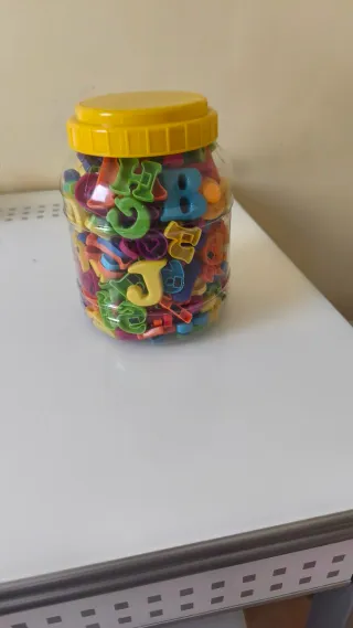 Letras magnéticas de colores para niños