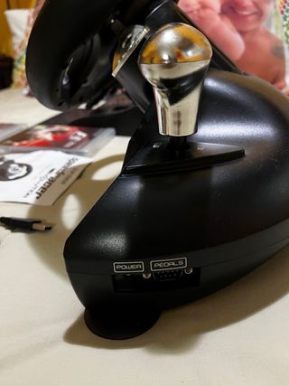 Volante y 3 juegos PS3 F1 GT5 y Motor Storm