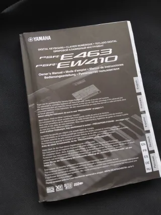 Yamaha PSR E463 con accesorios