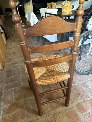 4 Sillas de Madera y Mimbre