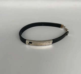 Bracciale in gomma con inserto metallo