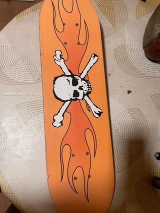 Skate Naranja con Calavera y Llamas