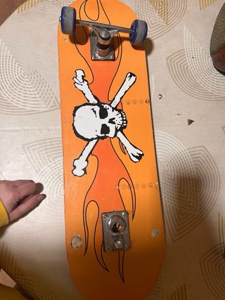 Skate Naranja con Calavera y Llamas