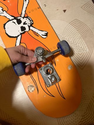 Skate Naranja con Calavera y Llamas