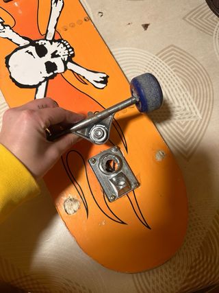 Skate Naranja con Calavera y Llamas