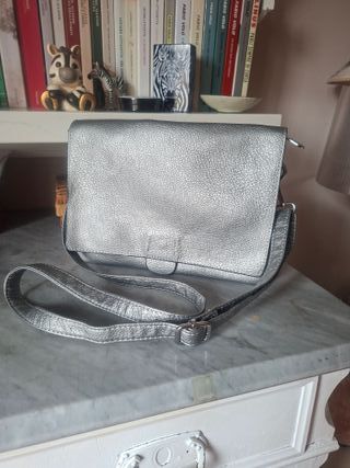 Borsa argento tracolla e laccio polso