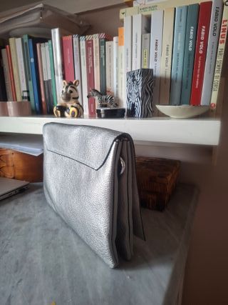 Borsa argento tracolla e laccio polso