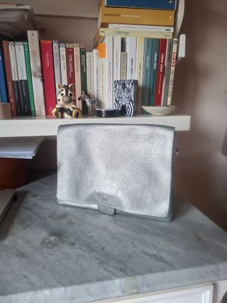 Borsa argento tracolla e laccio polso