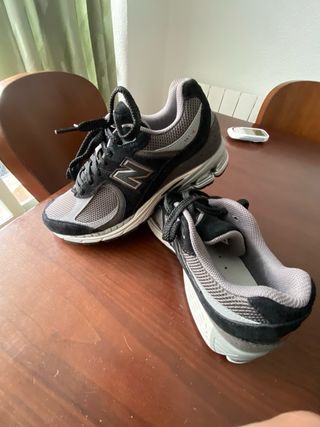 New Balance 2002R Negro Gris