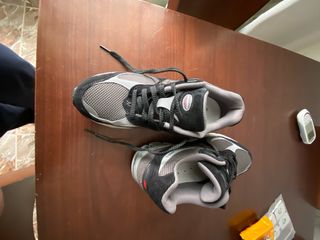 New Balance 2002R Negro Gris