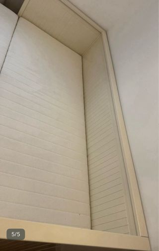 Diván blanco y madera con colchones