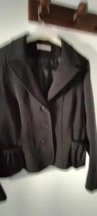 Chaqueta marca Clara Collins. Negra. Mujer