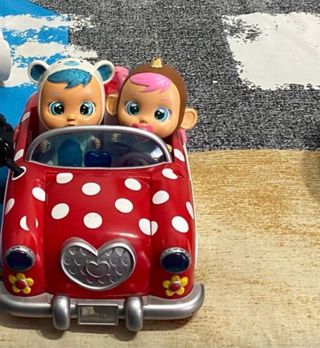 Coche de muñecas rojo lunares blancos