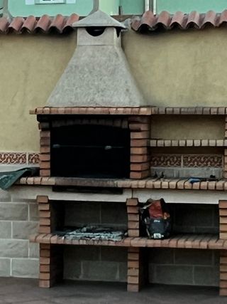 Barbacoa de obra ladrillo y cemento