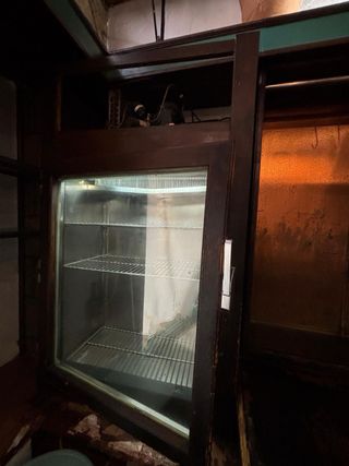 Estanterías y cámaras frigorificas antiguas