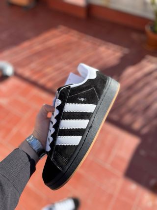 Adidas Campus Negras con Cordones Blancos