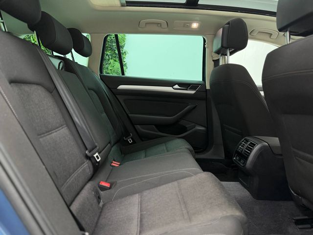 VW Passat Variant 2.0TDI Advance desde 295€/mes*