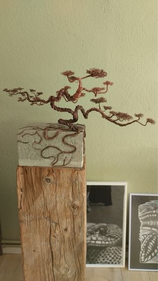 Escultura de árbol de alambre de cobre