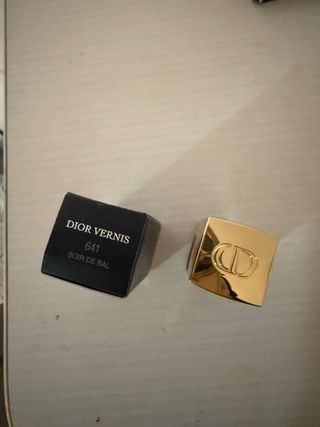 Esmalte de uñas Dior Vernis marron dorado