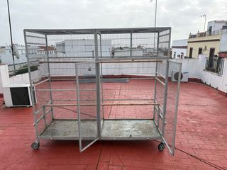 Voladera con ruedas y bandejas