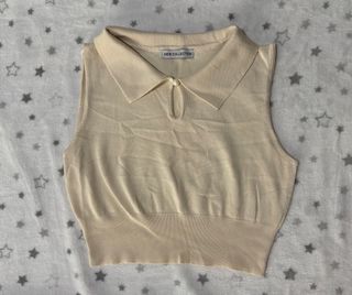 Top estilo polo sin mangas beige