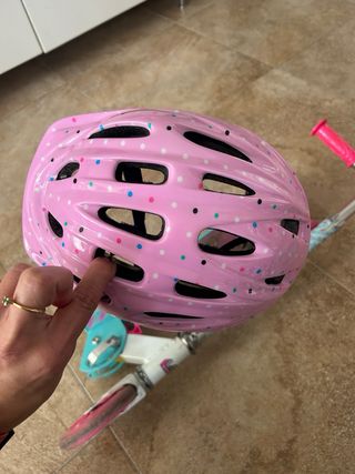 Patinete LOL con casco rosa de decatlon