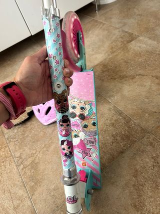 Patinete LOL con casco rosa de decatlon