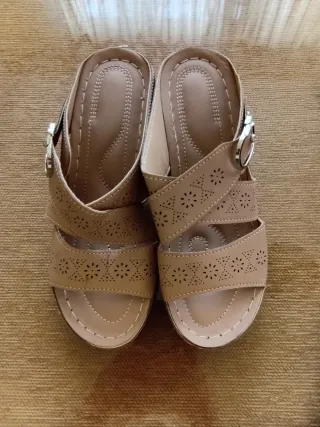 Sandalias Beige Tacon