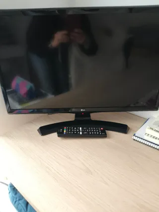 TV LG 24 Smart TV con mando